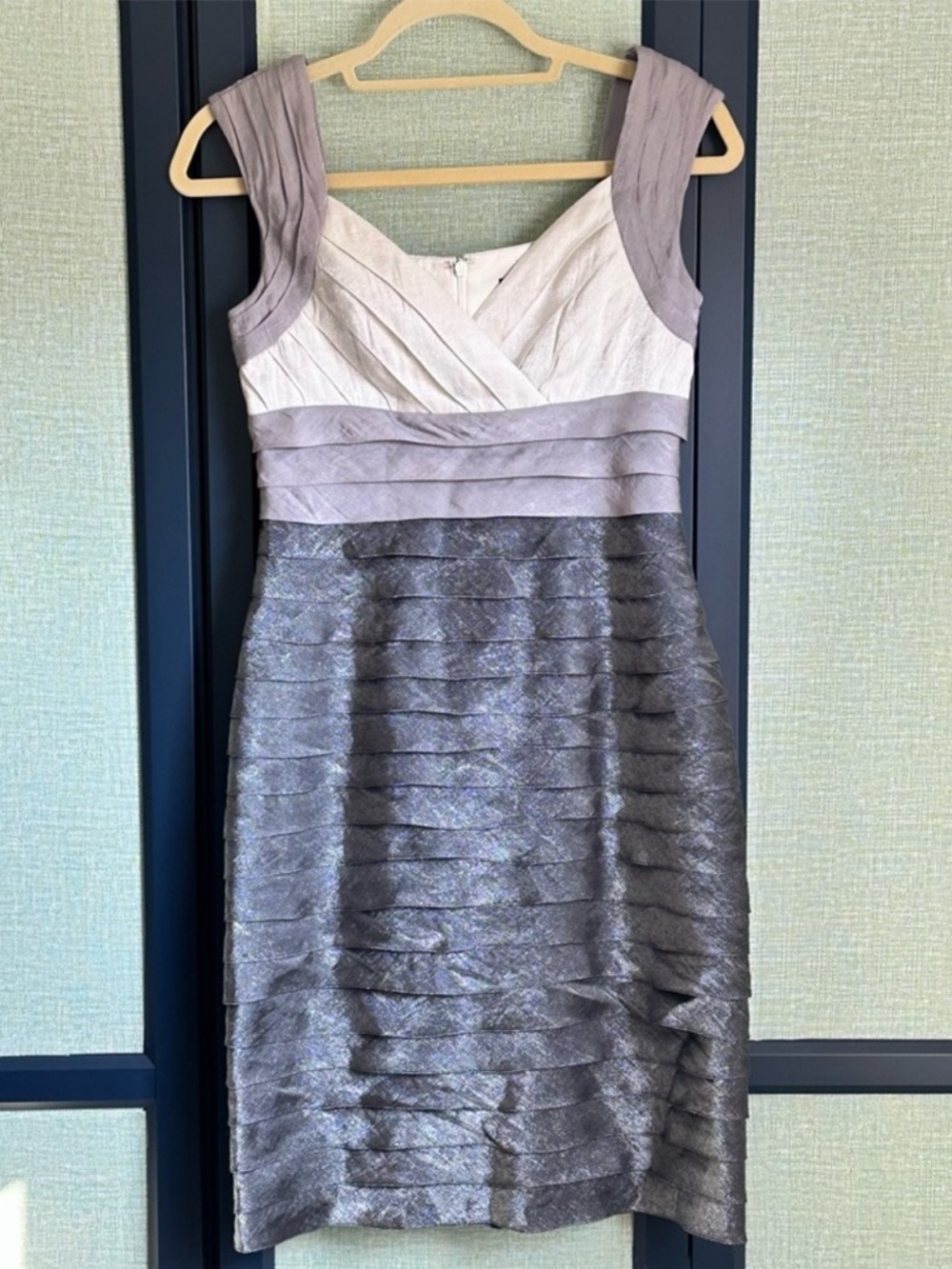 Adrianna Papell Tiered Metallic Silver Bodycon Semi-Formal Cocktail Dress, Sz 4